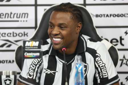 Kaio Pantaleão foi apresentado oficialmente pelo Botafogo