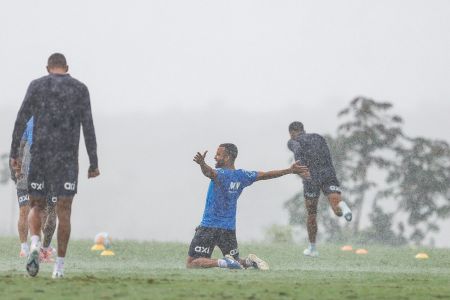 Jogadores do Bahia durante treino na manhã dessa sexta-feira (6)