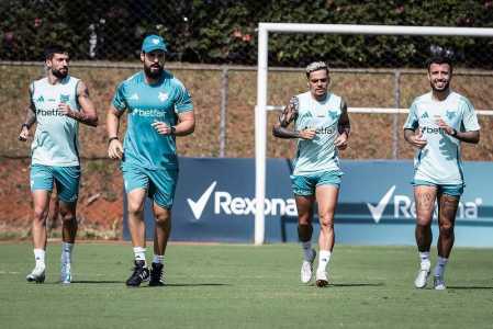 Lautaro Díaz, Fagner e Matheus Henrique em treino do Cruzeiro