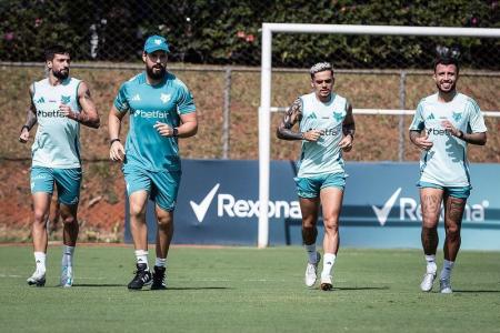 Lautaro Díaz, Fagner e Matheus Henrique em treino do Cruzeiro