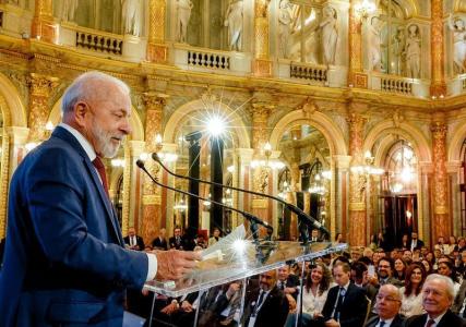 Presidente Lula durante sessão de encerramento do Fórum Empresarial Brasil – França
