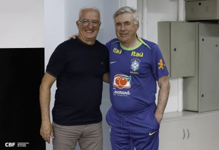 Dorival (à esquerda) e Ancelotti (à direita), no CT Joaquim Grava