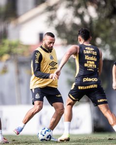 Guilherme, em jogo-treino do Santos contra a Portuguesa Santista