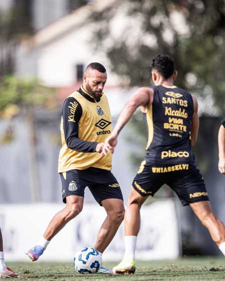 Guilherme, em jogo-treino do Santos contra a Portuguesa Santista