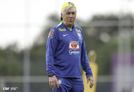 Carlo Ancelotti em treino da Seleção Brasileira