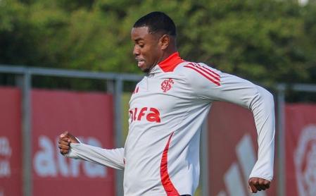 Centroavante do Inter deve voltar ao time titular contra o Atlético