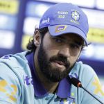 Alisson manda recado sobre possível volta ao Inter e ao futebol brasileiro
