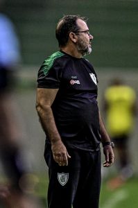 Enderson Moreira em ação na derrota do América para a Ferroviária