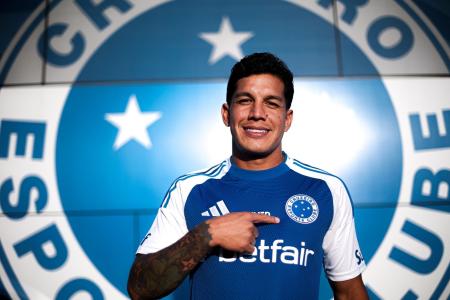 Luca Romero após renovar o contrato com o Cruzeiro