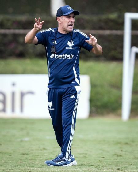 Leonardo Jardim tem a chance de colocar o Cruzeiro na liderança do Campeonato Brasileiro