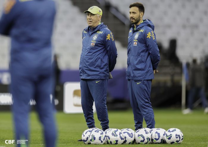 Carlo e Davide Ancelotti durante treino da Seleção Brasileira na Neo Química Arena, em São Paulo