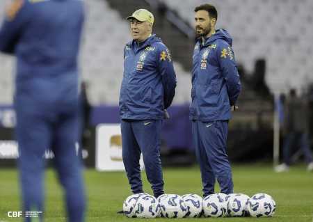 Carlo Ancelotti, do Brasil, durante treinamento na Neo Química Arena, em São Paulo