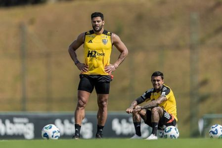 Hulk e Dudu, do Atlético, treinando na Cidade do Galo