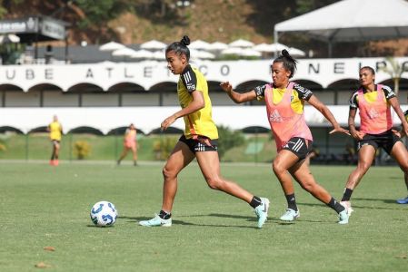 Elenco do Atlético durante treino