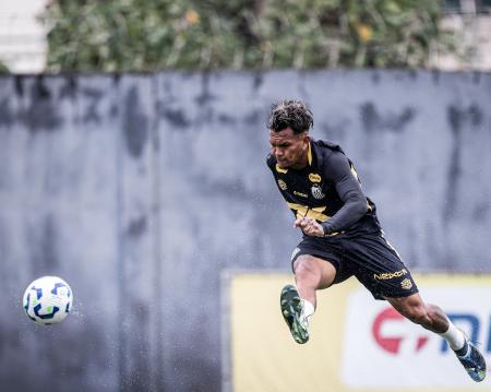 Gabriel Veron, durante atividade no CT Rei Pelé