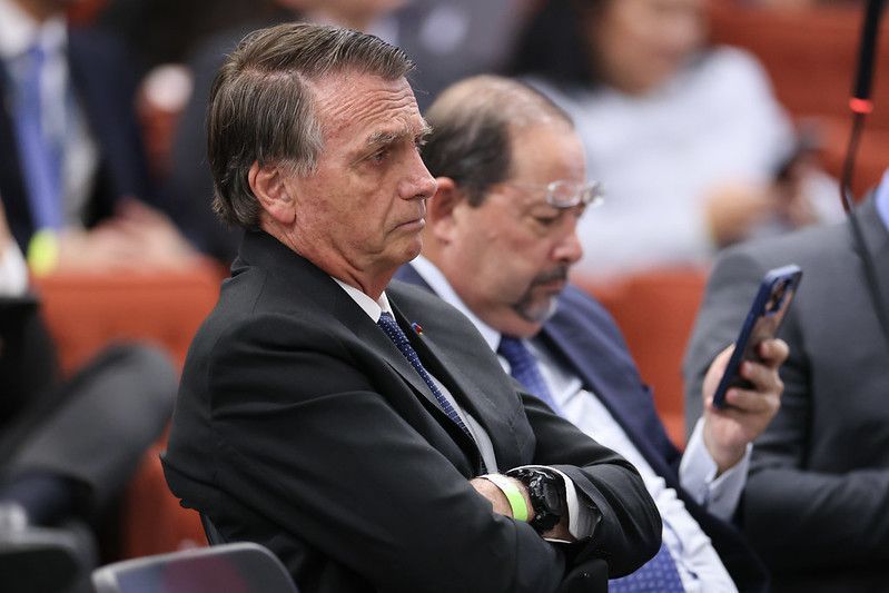 Bolsonaro tem até esta sexta para explicar suposto pedido de asilo; veja os próximos passos da investigação