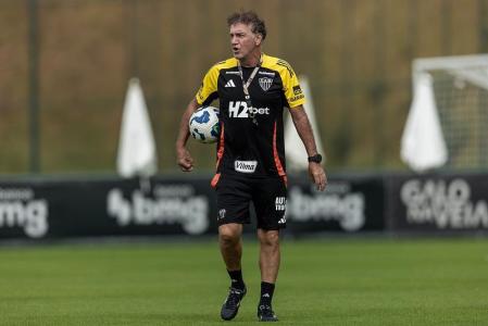 Cuca, técnico do Atlético