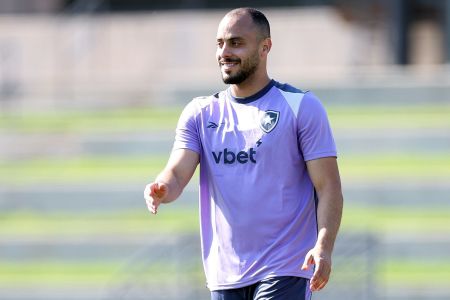 Arthur Cabral durante treino do Botafogo
