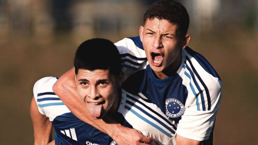 Jogadores do Cruzeiro em vitória na Toca da Raposa I, em Belo Horizonte