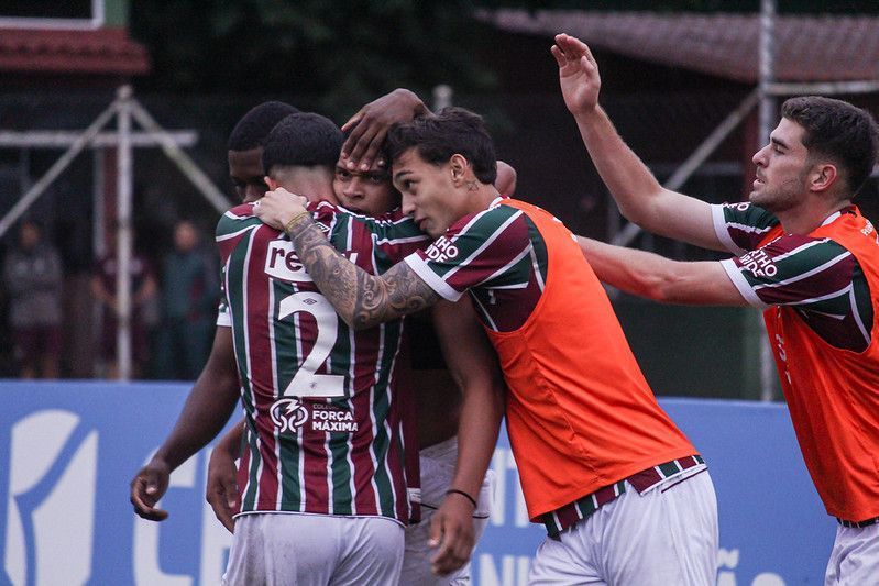 Fluminense marca no último lance e vence o Athletico-PR pelo Brasileiro Sub-20