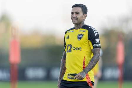 Dudu durante treino no Atlético antes de jogo contra o Internacional pelo Brasileirão de 2025
