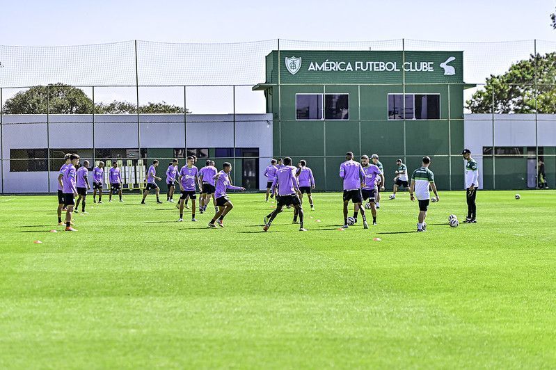 Recuperado de lesão, atacante do América é novidade em relação para jogo da Série B