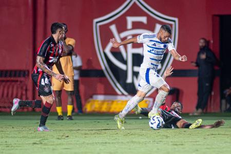 Jogadores de Cruzeiro e Vitória no Barradão
