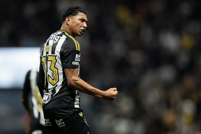 Rony comemorando gol do Atlético