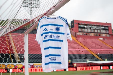 Uniforme do Cruzeiro no Barradão, em Salvador