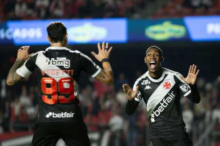 Vegetti e Rayan são atacantes do Vasco