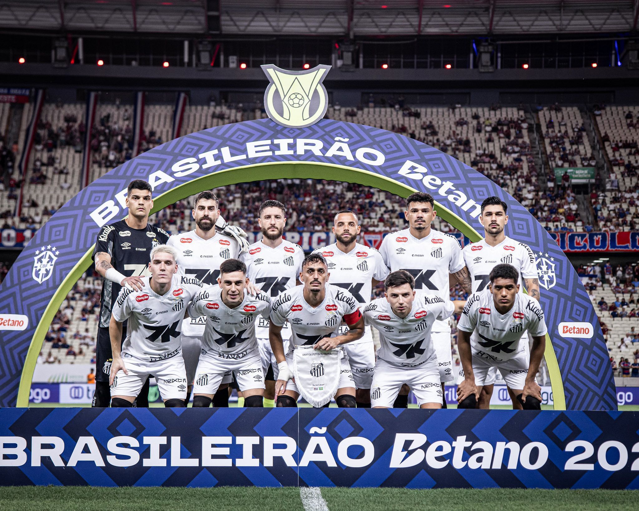 Titular do Santos sente desconforto durante jogo contra o Fortaleza