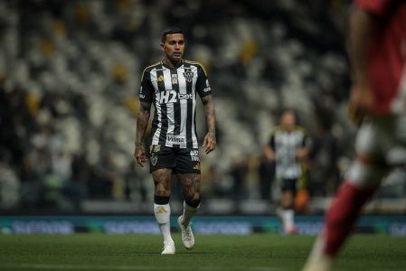 Dudu em jogo de estreia pelo Atlético, contra o Inter