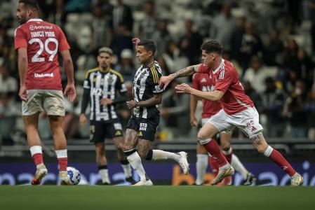 Dudu estreou pelo Atlético contra o Inter