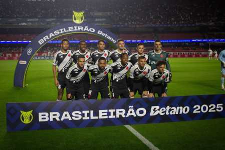 Jogadores do Vasco antes de partida contra o São Paulo