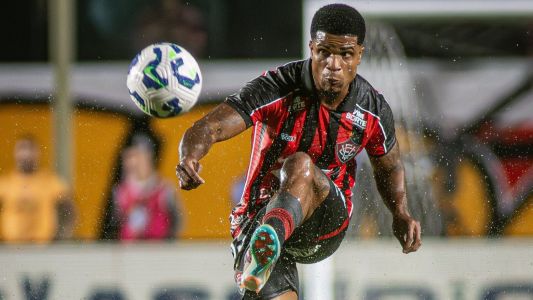 Jamerson em ação pelo Vitória, contra o Cruzeiro