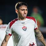 Atacante do Vitória recebe proposta e deve deixar o futebol brasileiro