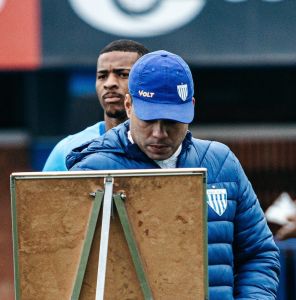 Técnico Jair Ventura prepara equipe do Avaí para receber o Athletico pela Série B