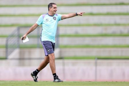 Renato Paiva em treino do Botafogo nos Estados Unidos