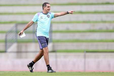 Renato Paiva em treino do Botafogo nos Estados Unidos