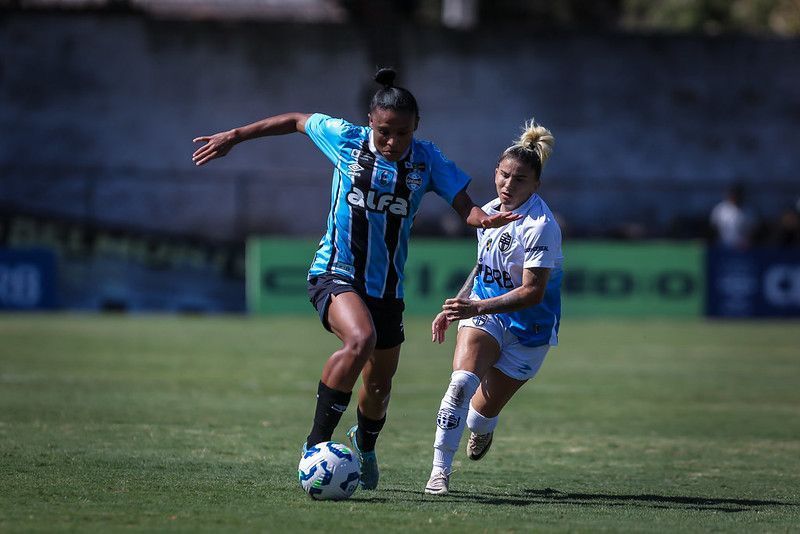 Real Brasília vence Grêmio e respira no Brasileiro Feminino