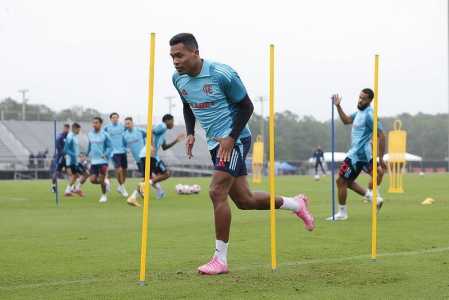 Alex Sandro treinou e reforçar o Flamengo contra o Espérance
