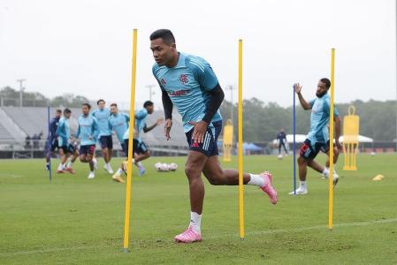 Alex Sandro treinou e reforçar o Flamengo contra o Espérance