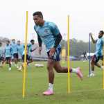 Plata e Alex Sandro treinam e reforçam o Flamengo contra o Espérance no Mundial
