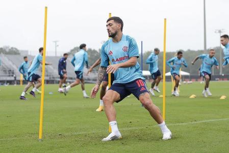 Arrascaeta e elenco do Flamengo em treino nos Estados Unidos