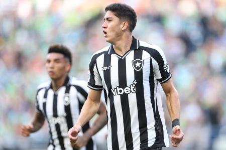 Jair, formado no Santos, encerra passagem pelo Botafogo ao ser vendido ao Nottingham Forest