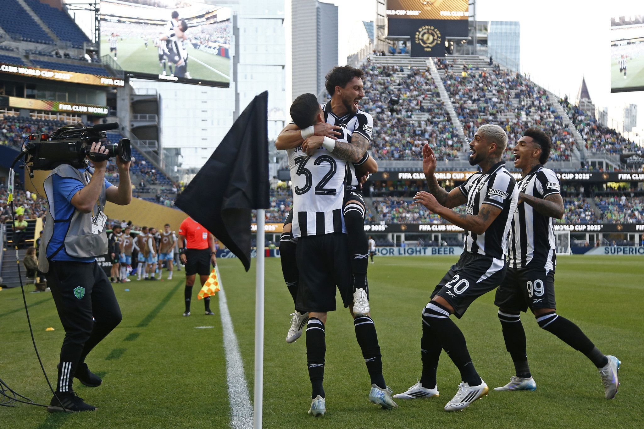 Elenco 'europeu' do Botafogo é destaque antes de jogo contra o PSG