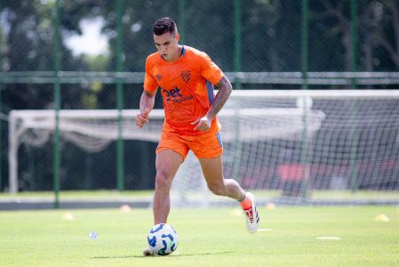 Volante Christian Rivera durante treino do Sport