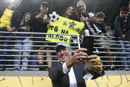 John Textor, proprietário da SAF do Botafogo, no Lumen Field, em Seattle, nos Estados Unidos