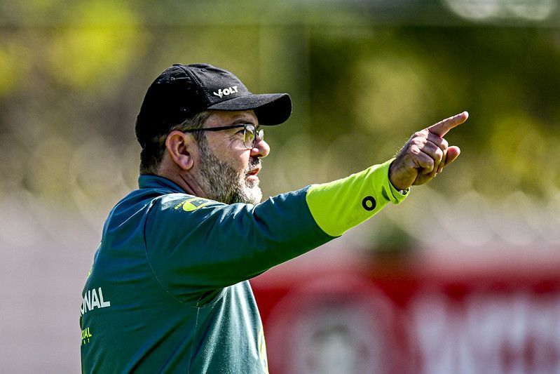 Escalação do América: Enderson Moreira terá retorno de titular para encarar Criciúma