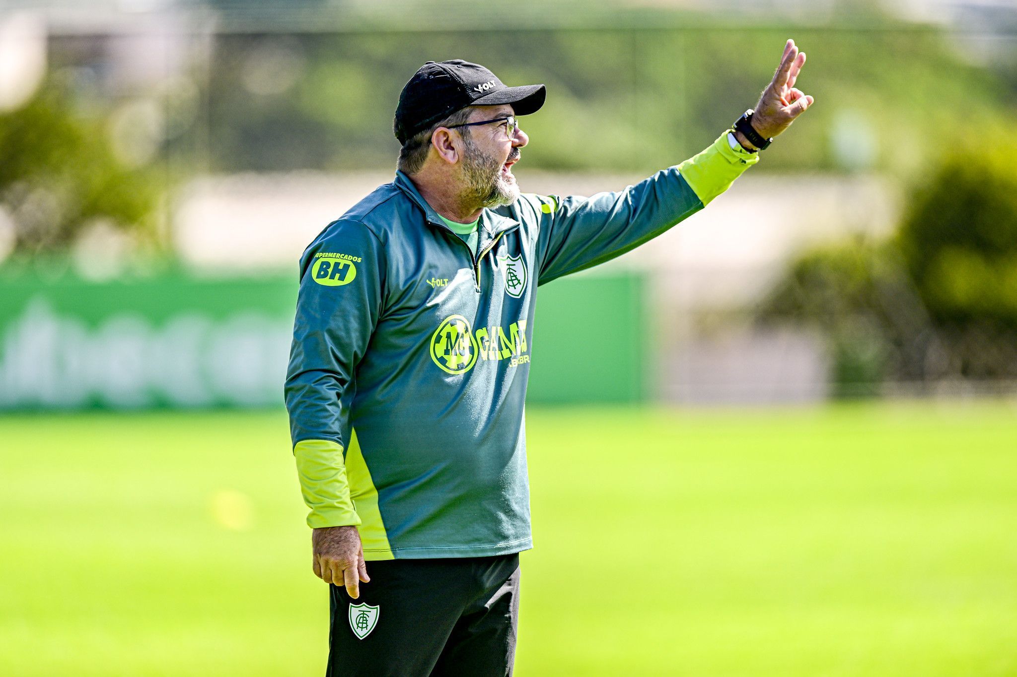 Em rodada quase perfeita, América volta à primeira parte da tabela da Série B